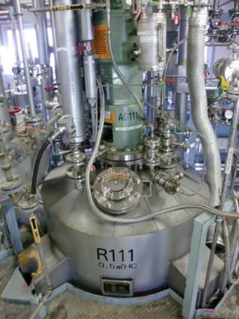 AGCセイミケミカルの製造・パイロット設備（反応槽）